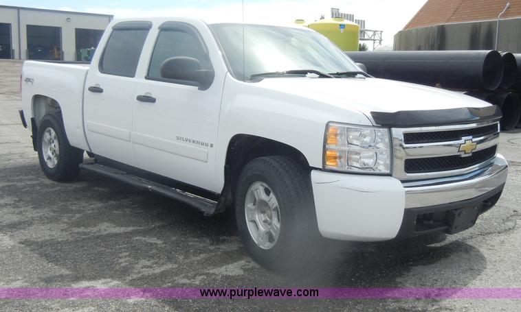 image for item B6995 2008 Chevrolet Silverado K1500 Crew Cab pickup truck