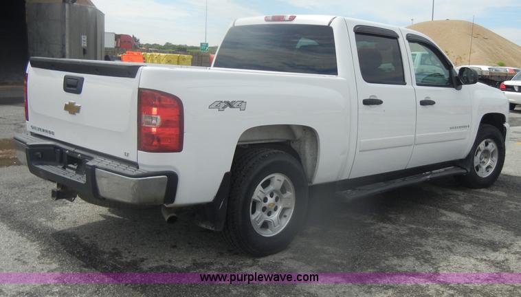 image for item B6995 2008 Chevrolet Silverado K1500 Crew Cab pickup truck