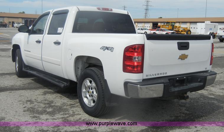 image for item B6995 2008 Chevrolet Silverado K1500 Crew Cab pickup truck