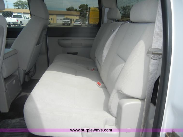 image for item B6995 2008 Chevrolet Silverado K1500 Crew Cab pickup truck