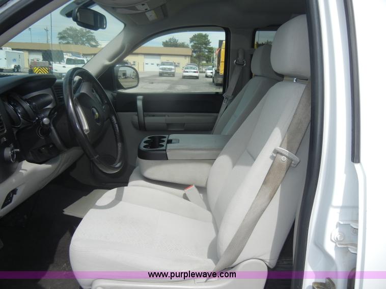 image for item B6995 2008 Chevrolet Silverado K1500 Crew Cab pickup truck