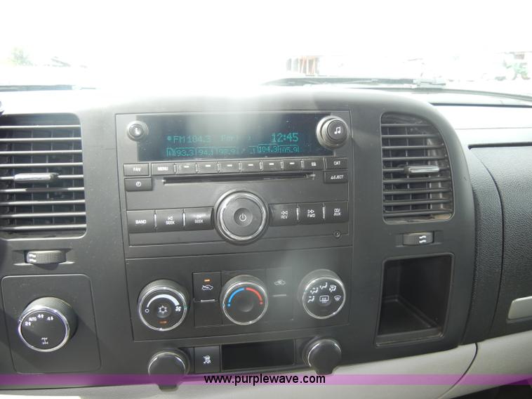 image for item B6995 2008 Chevrolet Silverado K1500 Crew Cab pickup truck