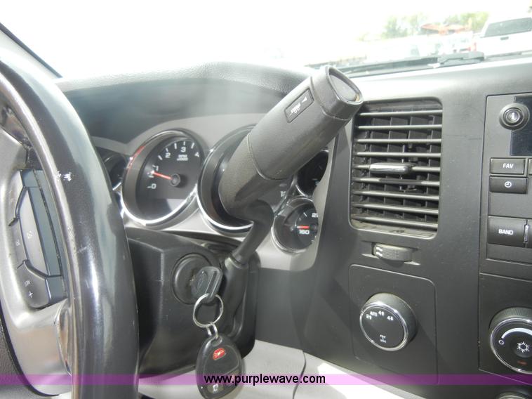 image for item B6995 2008 Chevrolet Silverado K1500 Crew Cab pickup truck