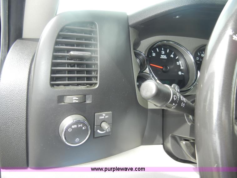 image for item B6995 2008 Chevrolet Silverado K1500 Crew Cab pickup truck