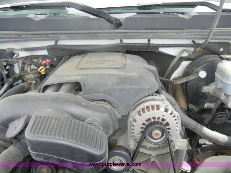 image for item B6995 2008 Chevrolet Silverado K1500 Crew Cab pickup truck