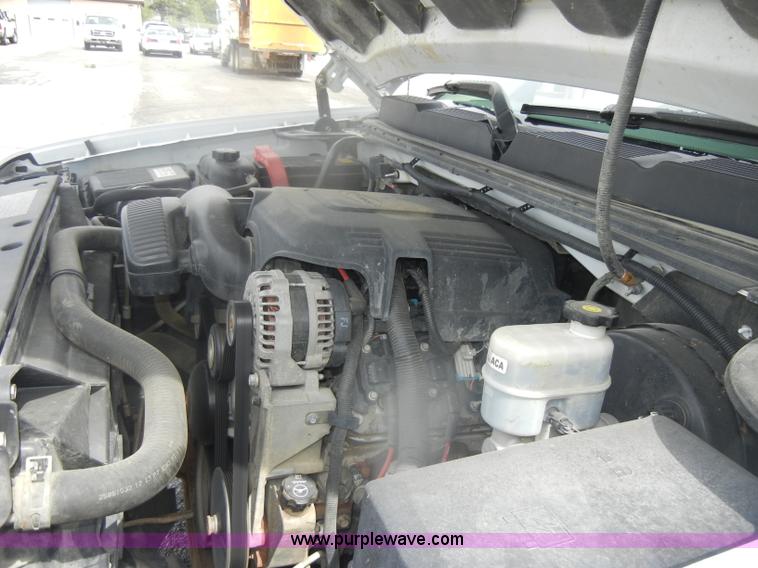 image for item B6995 2008 Chevrolet Silverado K1500 Crew Cab pickup truck