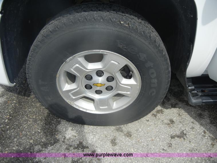 image for item B6995 2008 Chevrolet Silverado K1500 Crew Cab pickup truck