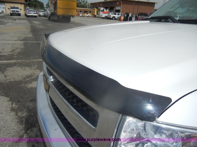 image for item B6995 2008 Chevrolet Silverado K1500 Crew Cab pickup truck