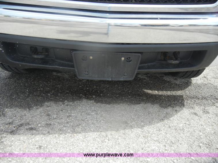 image for item B6995 2008 Chevrolet Silverado K1500 Crew Cab pickup truck