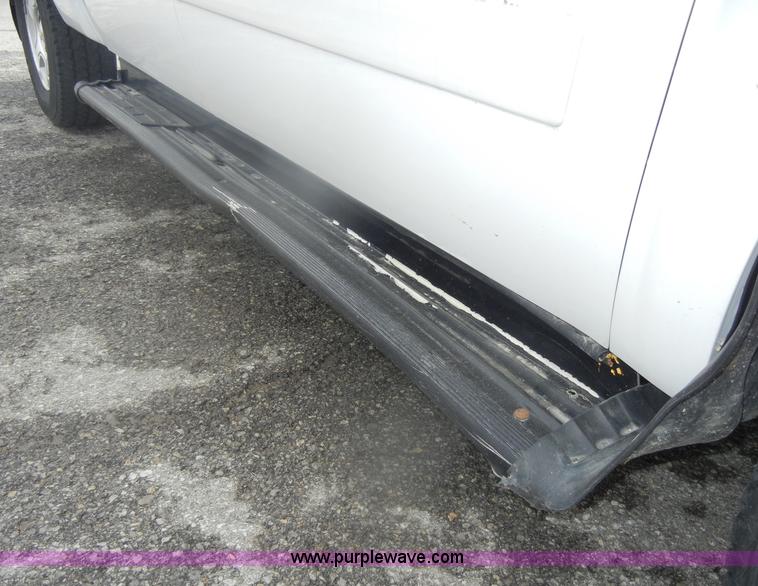 image for item B6995 2008 Chevrolet Silverado K1500 Crew Cab pickup truck