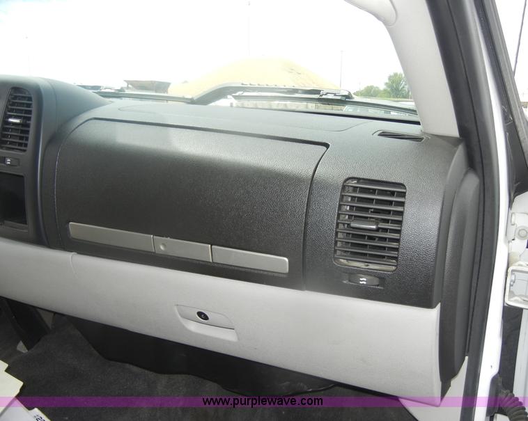 image for item B6995 2008 Chevrolet Silverado K1500 Crew Cab pickup truck