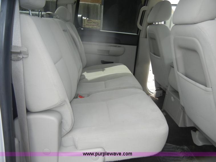 image for item B6995 2008 Chevrolet Silverado K1500 Crew Cab pickup truck