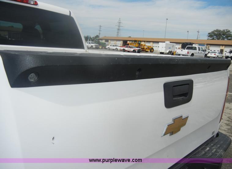 image for item B6995 2008 Chevrolet Silverado K1500 Crew Cab pickup truck