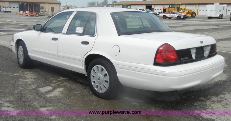 image for item B6996 2007 Ford Crown Victoria Police Interceptor