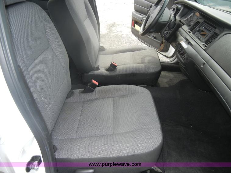 image for item B6996 2007 Ford Crown Victoria Police Interceptor