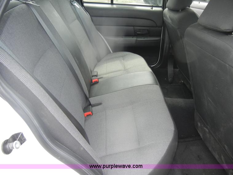 image for item B6996 2007 Ford Crown Victoria Police Interceptor
