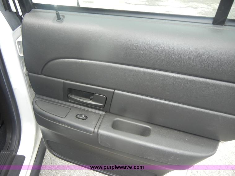 image for item B6996 2007 Ford Crown Victoria Police Interceptor