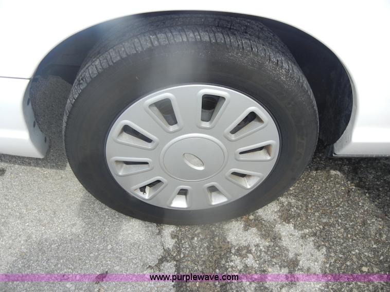 image for item B6999 2008 Ford Crown Victoria Police Interceptor