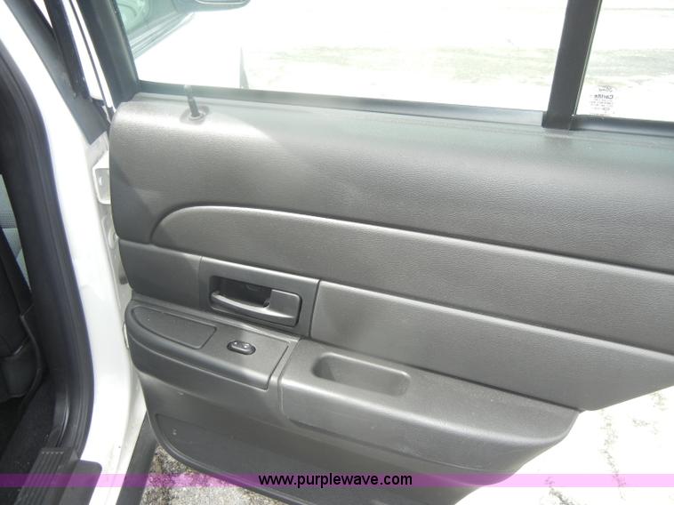 image for item B6999 2008 Ford Crown Victoria Police Interceptor