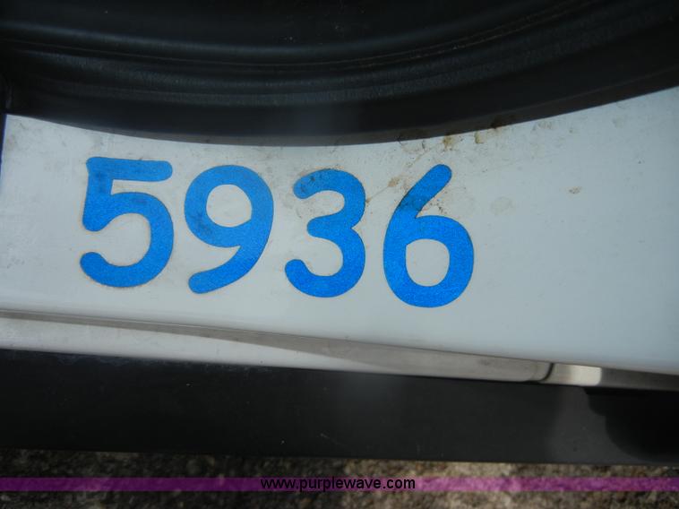 image for item B6999 2008 Ford Crown Victoria Police Interceptor