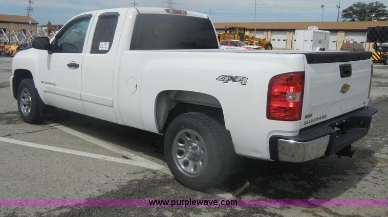 image for item B7000 2007 Chevrolet Silverado K1500 Extended Cab pickup truck