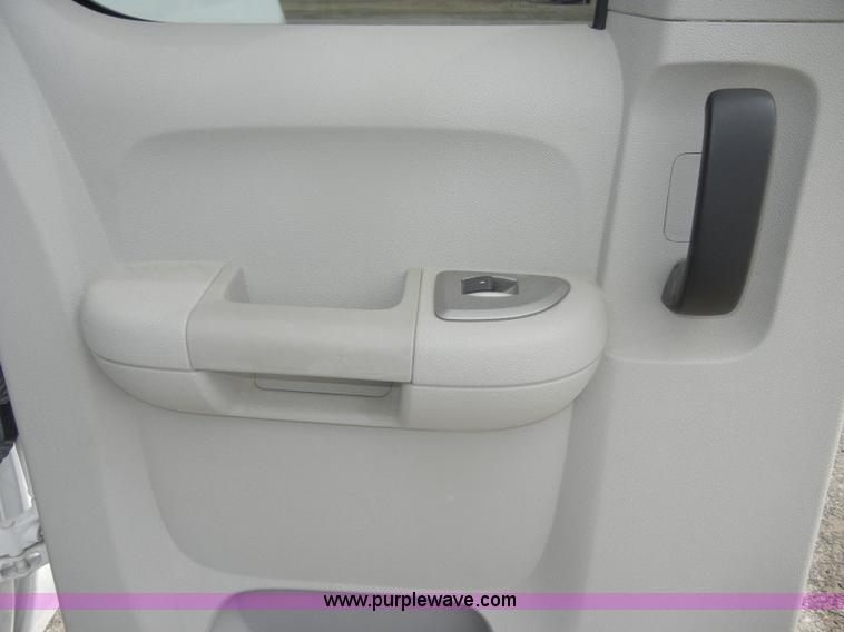 image for item B7000 2007 Chevrolet Silverado K1500 Extended Cab pickup truck