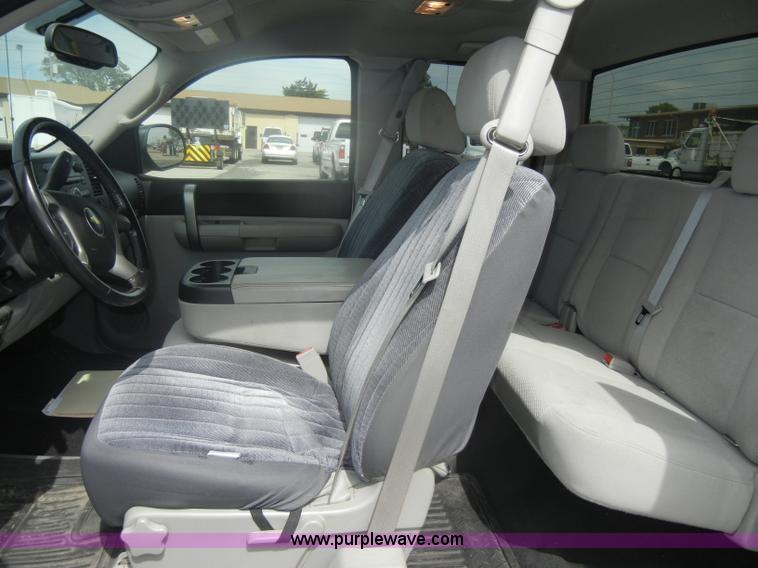 image for item B7000 2007 Chevrolet Silverado K1500 Extended Cab pickup truck