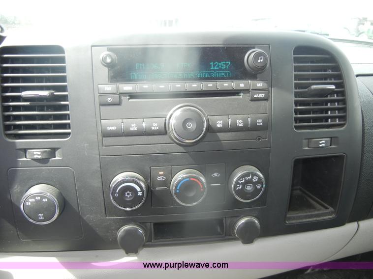 image for item B7000 2007 Chevrolet Silverado K1500 Extended Cab pickup truck