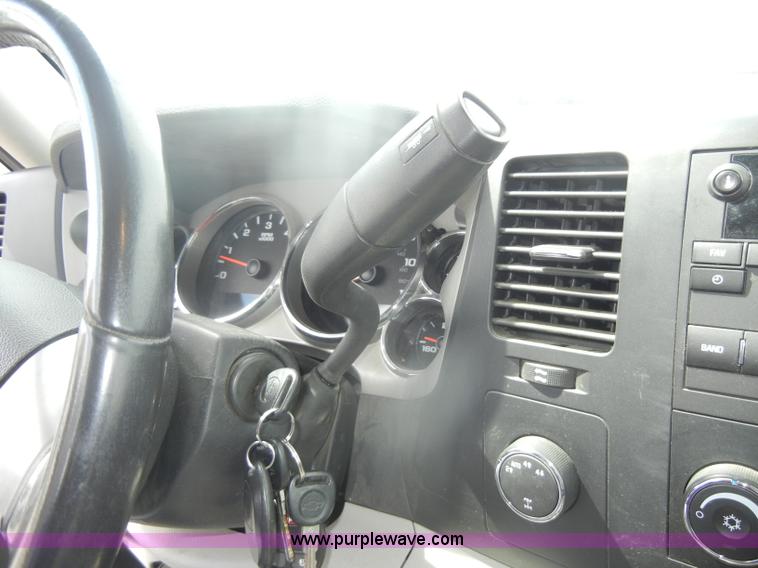 image for item B7000 2007 Chevrolet Silverado K1500 Extended Cab pickup truck