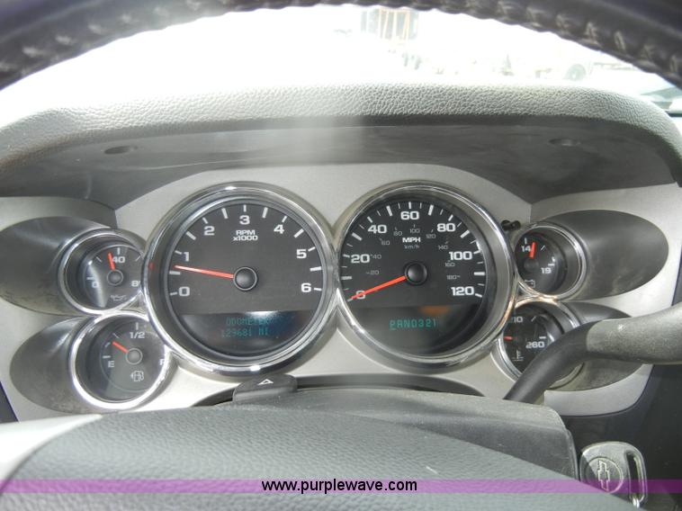 image for item B7000 2007 Chevrolet Silverado K1500 Extended Cab pickup truck