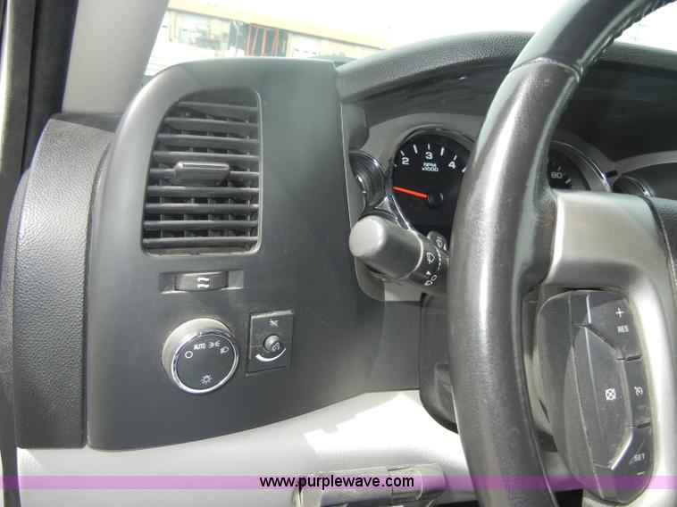 image for item B7000 2007 Chevrolet Silverado K1500 Extended Cab pickup truck