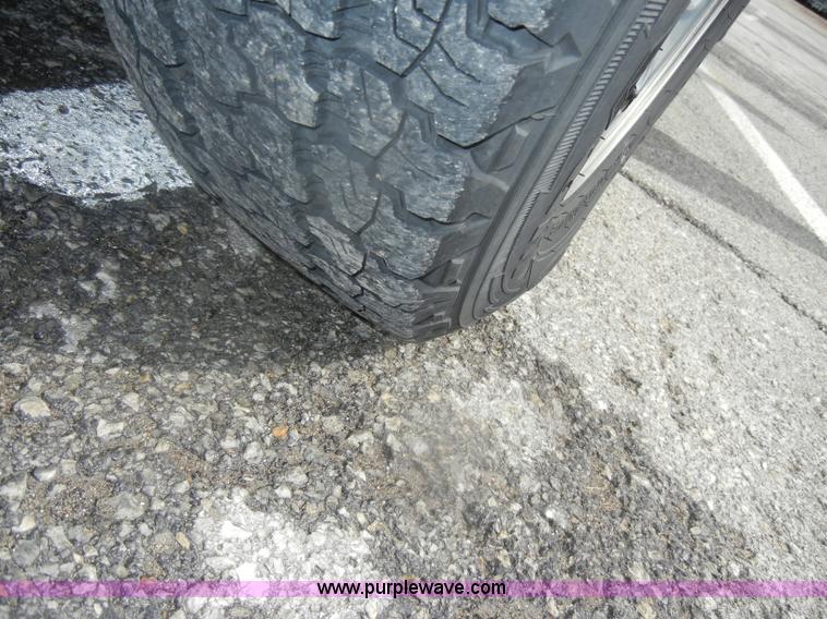 image for item B7000 2007 Chevrolet Silverado K1500 Extended Cab pickup truck