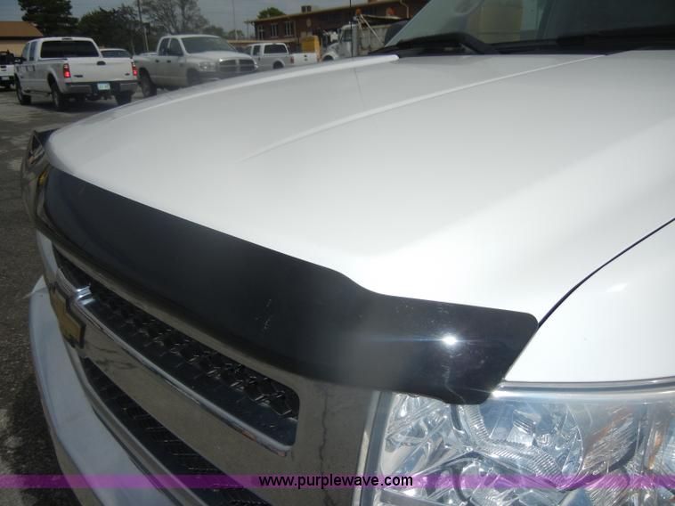 image for item B7000 2007 Chevrolet Silverado K1500 Extended Cab pickup truck