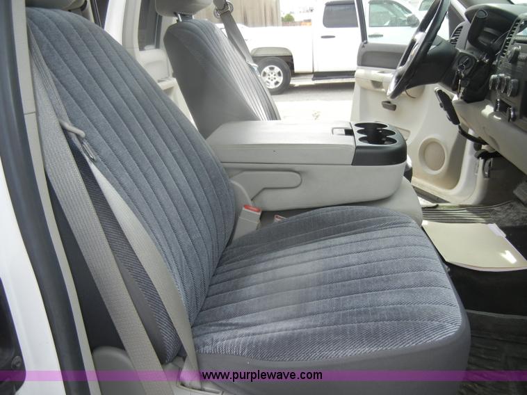 image for item B7000 2007 Chevrolet Silverado K1500 Extended Cab pickup truck