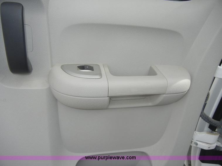 image for item B7000 2007 Chevrolet Silverado K1500 Extended Cab pickup truck