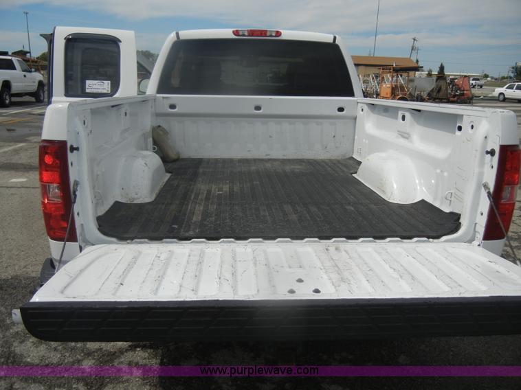 image for item B7000 2007 Chevrolet Silverado K1500 Extended Cab pickup truck
