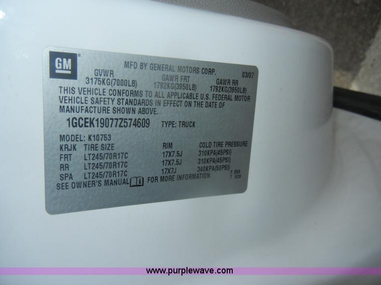 image for item B7000 2007 Chevrolet Silverado K1500 Extended Cab pickup truck