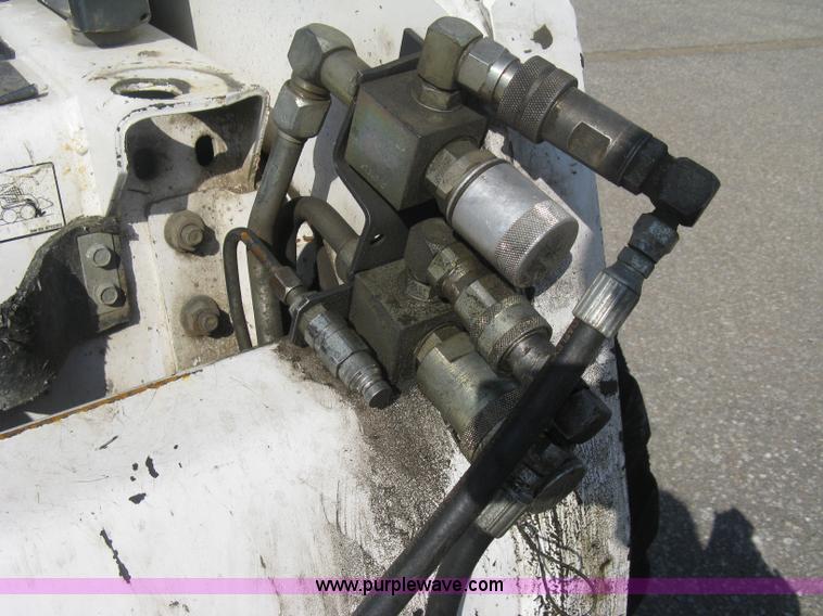 image for item B8130 1994 Bobcat 853H skid steer