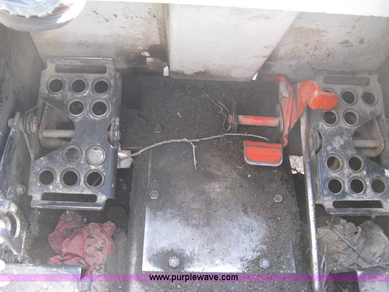 image for item B8130 1994 Bobcat 853H skid steer