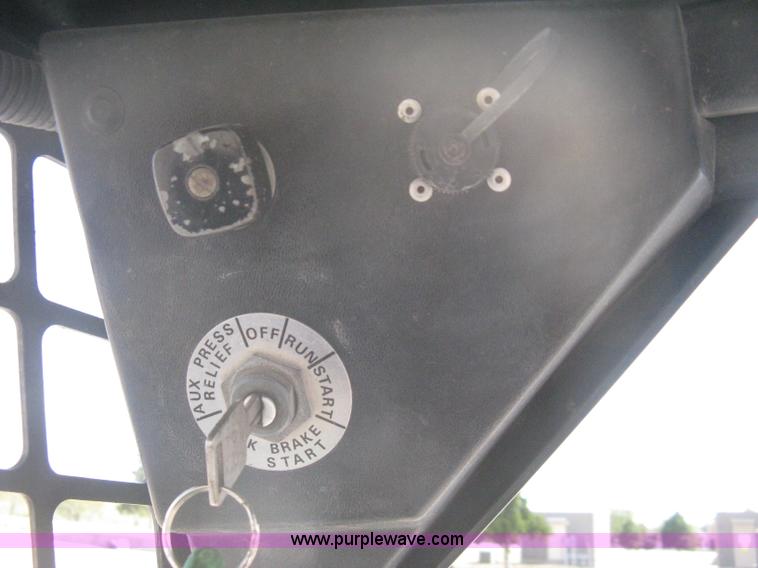 image for item B8130 1994 Bobcat 853H skid steer