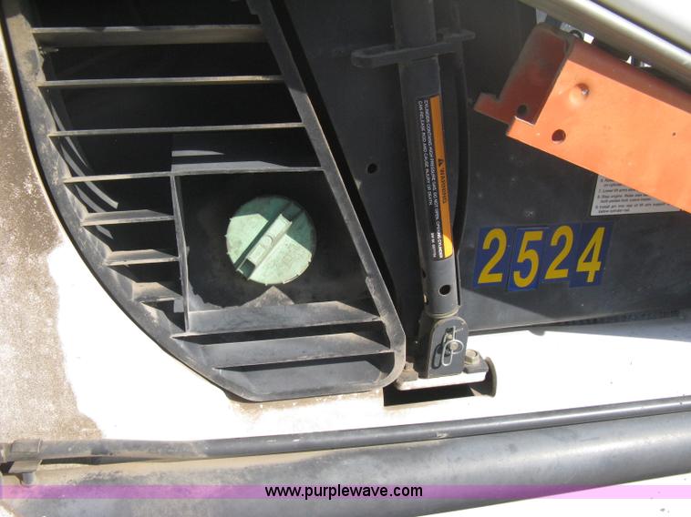 image for item B8130 1994 Bobcat 853H skid steer