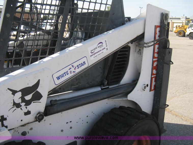 image for item B8130 1994 Bobcat 853H skid steer