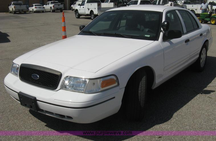 image for item B8132 2008 Ford Crown Victoria Police Interceptor