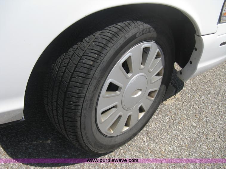 image for item B8132 2008 Ford Crown Victoria Police Interceptor