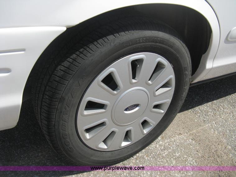 image for item B8132 2008 Ford Crown Victoria Police Interceptor