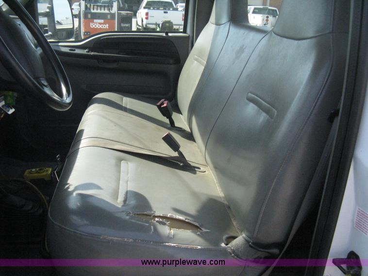 image for item B8133 2003 Ford F350 XL Super Duty flatbed pickup truck