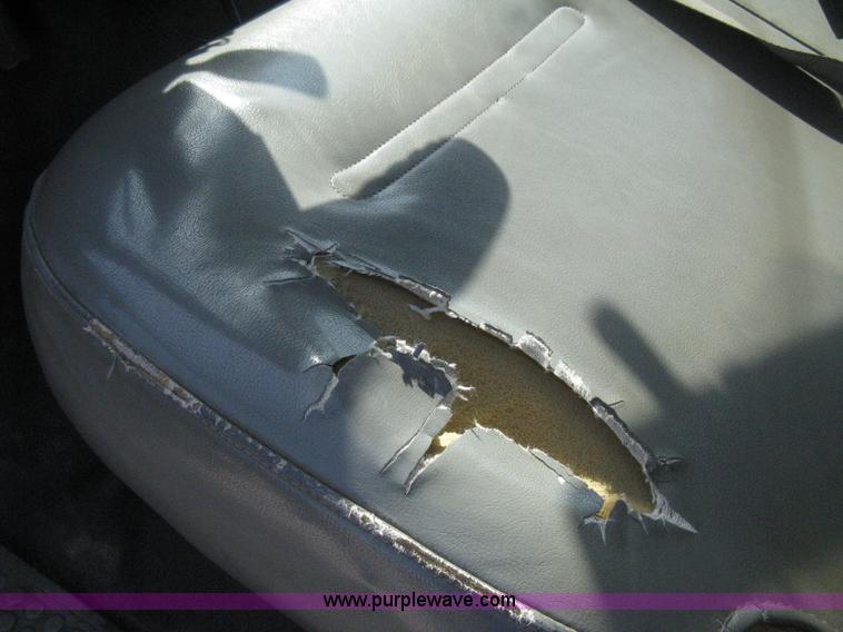 image for item B8133 2003 Ford F350 XL Super Duty flatbed pickup truck