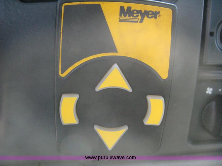 image for item B8133 2003 Ford F350 XL Super Duty flatbed pickup truck