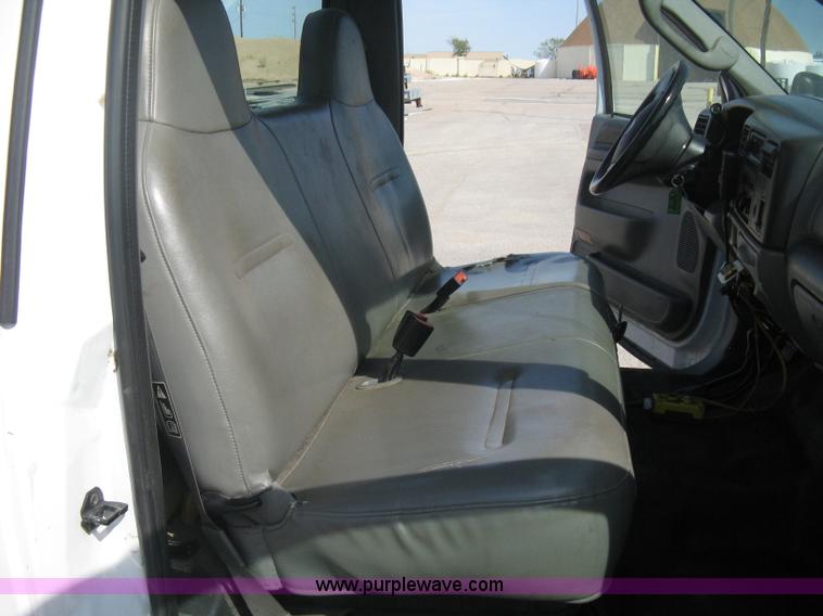 image for item B8133 2003 Ford F350 XL Super Duty flatbed pickup truck