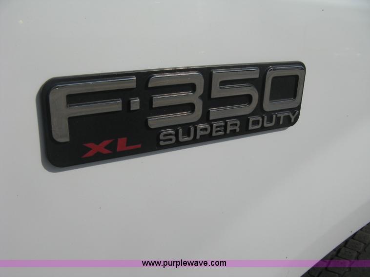 image for item B8133 2003 Ford F350 XL Super Duty flatbed pickup truck